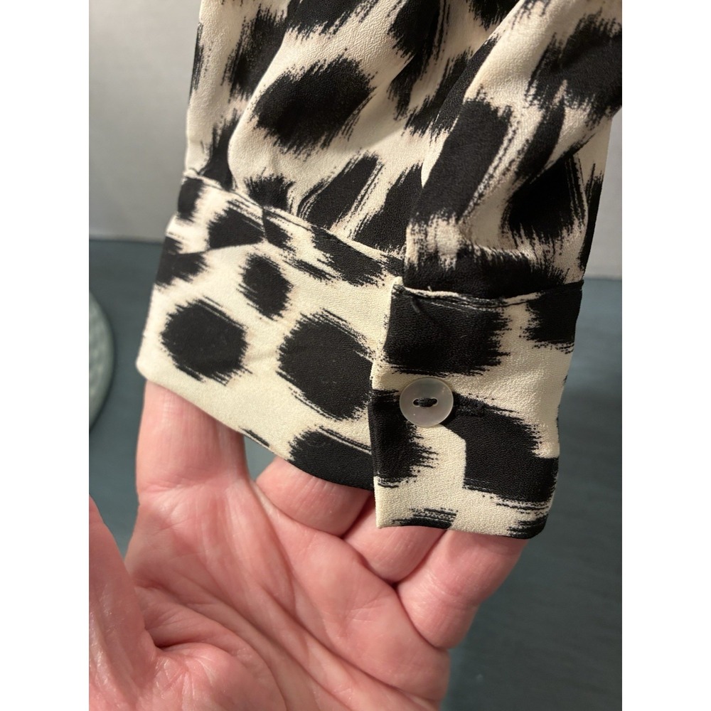 Rose & Olive Womens L Leopard Priint Button Front Blouse Smocked Yoke Top - Picture 7 of 7